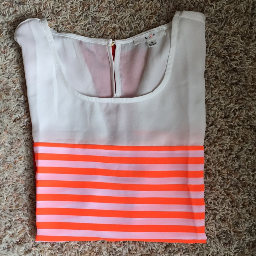 Cute multi patterned top! - Picture 2 of 4